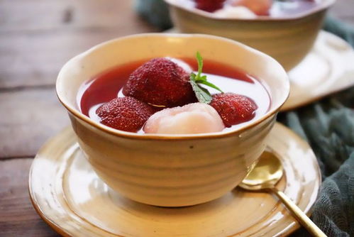 夏天的神仙飲品荔枝楊梅湯,先放荔枝還是先放楊梅 差別不大